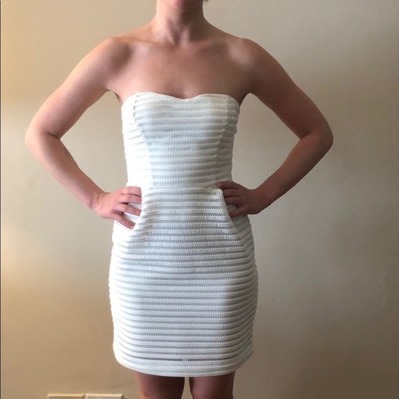 Stunning white dress - Picture 3 of 8